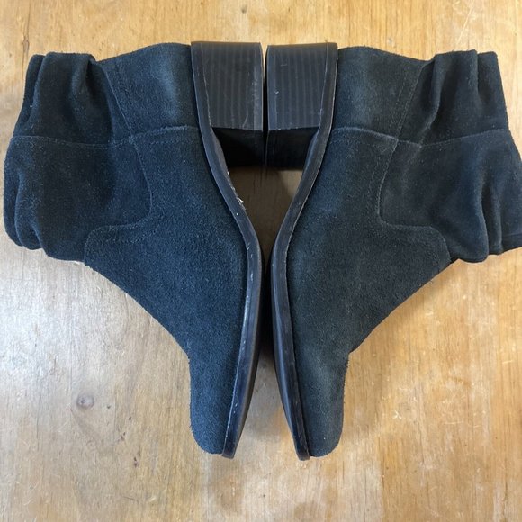 Vionic Kanela Black Suede Weather Resistant heeled Ankle Bootie zip Women's 7.5 - Picture 8 of 14
